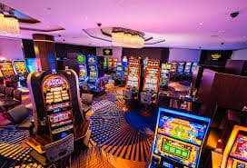Live dealer casino barongbet menampilkan permainan blackjack dan roulette